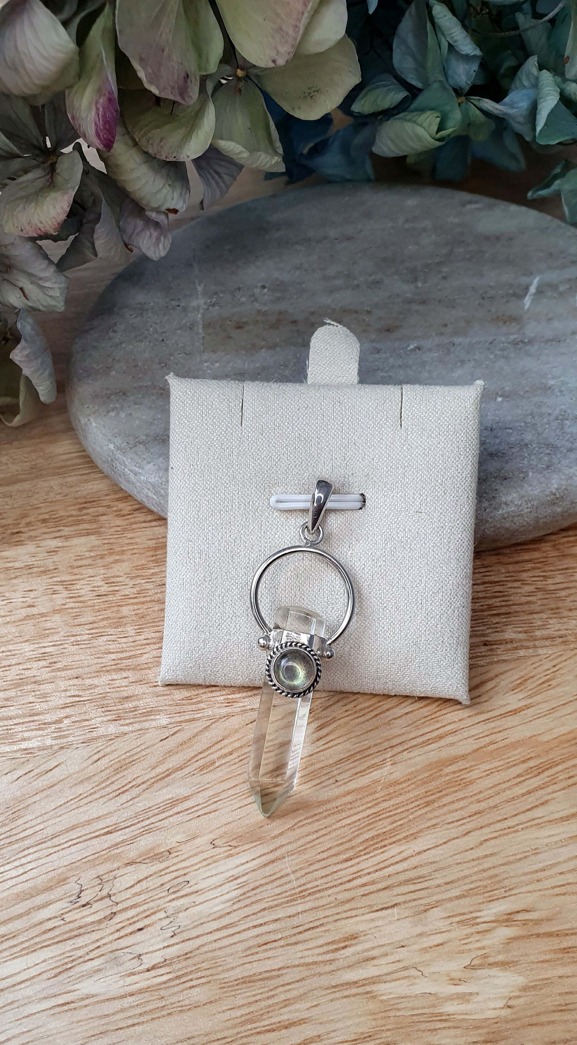 Edelstein-Anhänger "Spitze" Bergkristall mit Labradorit, 925er Silber