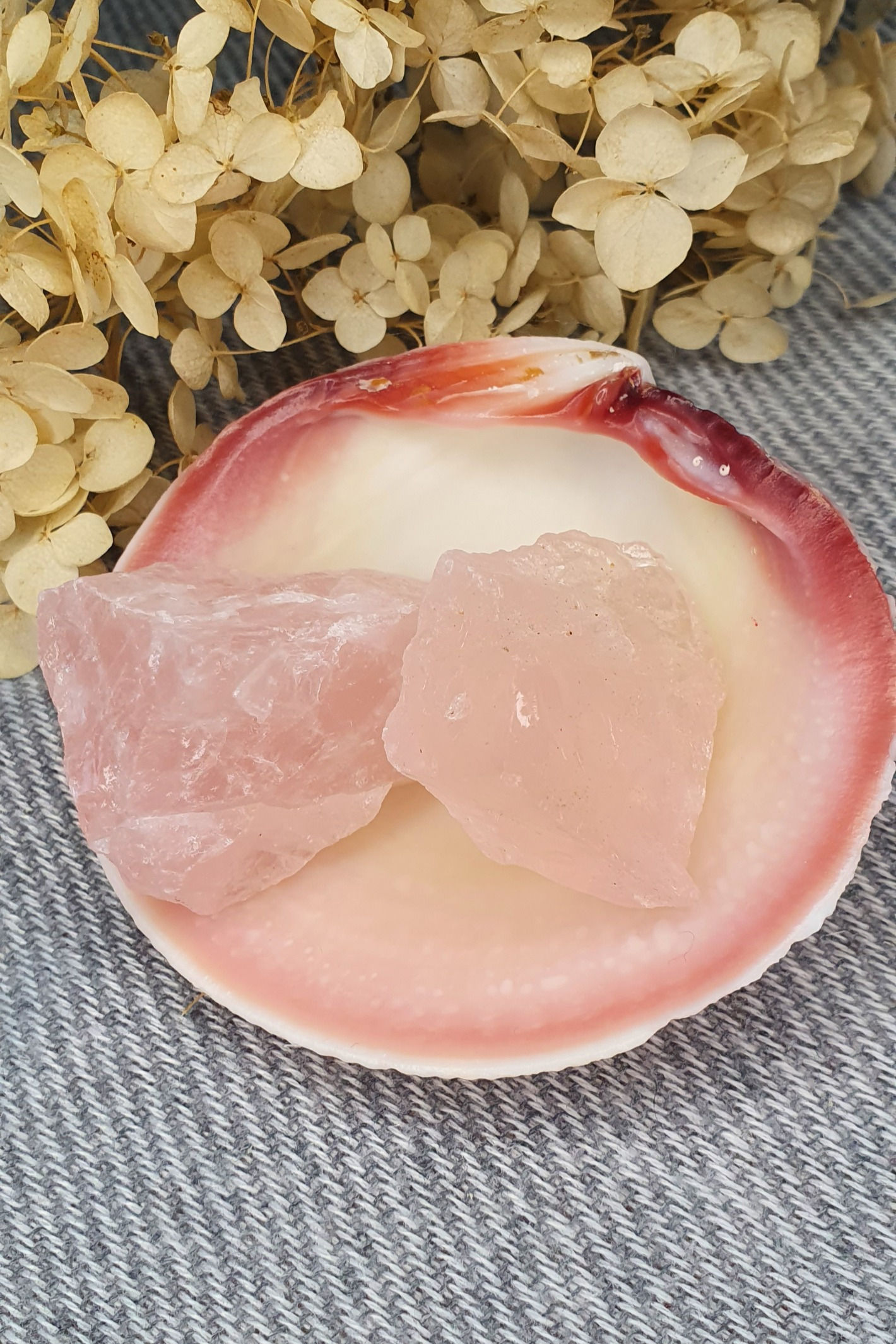 Rohe Rosenquarzbrocken