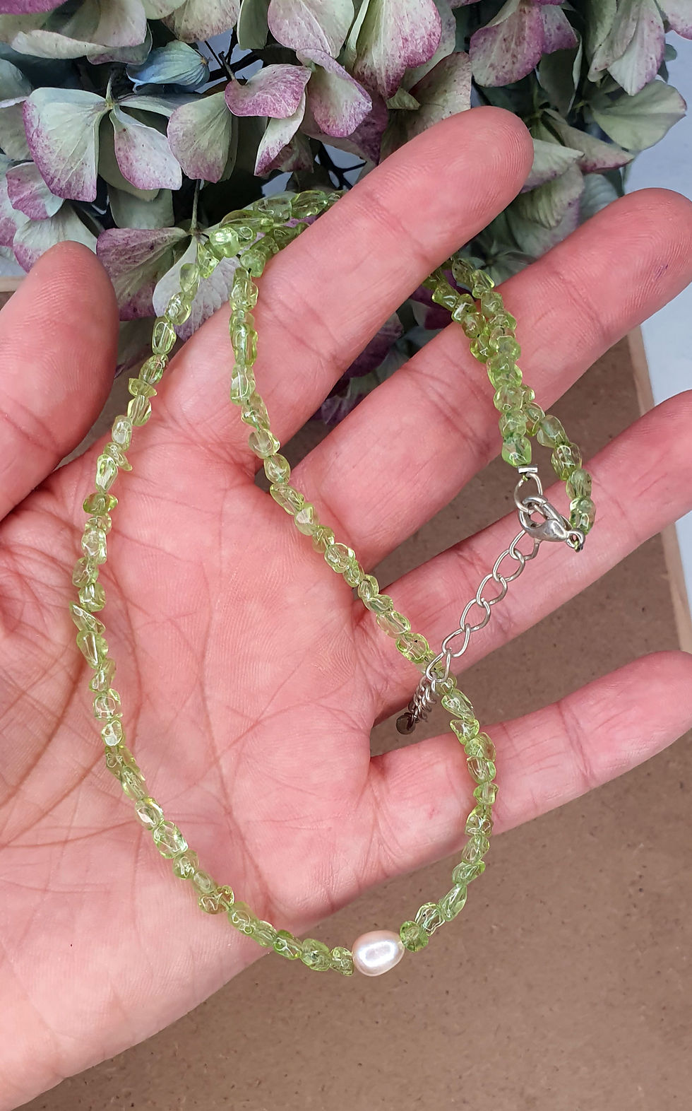 Miniaturbild: Edelstein Nuggetkette Peridot mit  Perle (40-45cm)