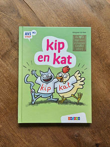 Kip en kat van Margreet de Heer