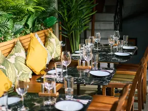 Beyoğlu’nun Saklı Cenneti: Rakı Severlerin Yaz Akşamı Durağı – Beyoğlu Şaraphanesi