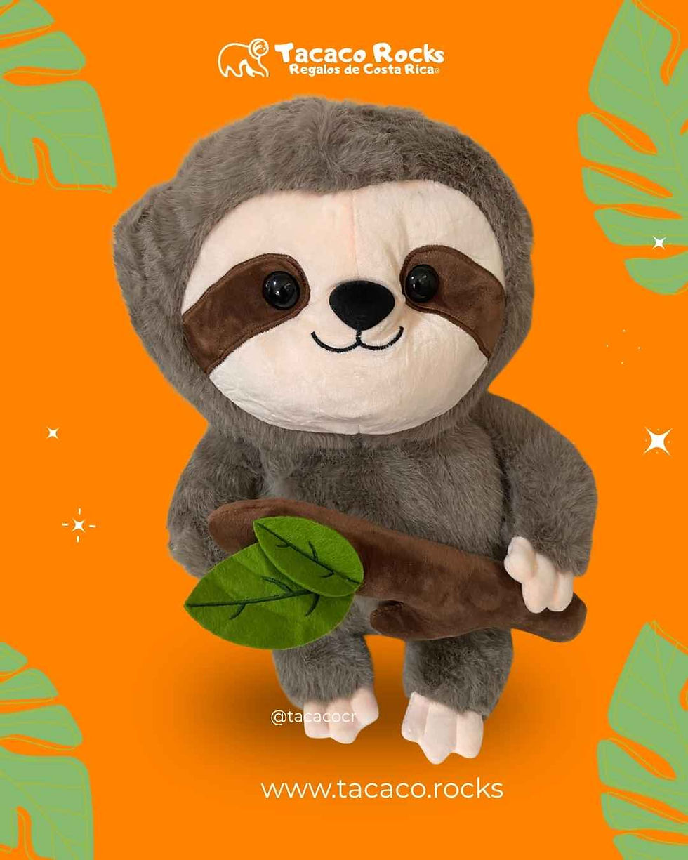 vista frontal peluche oso perezoso color gris con ramita-45cm