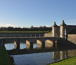 0020566_Porte aux boules.JPG