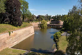 lequesnoy-remparts.jpg