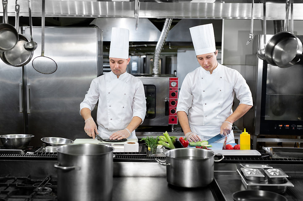 restaurant-busy-kitchen-chefs-cooks-work