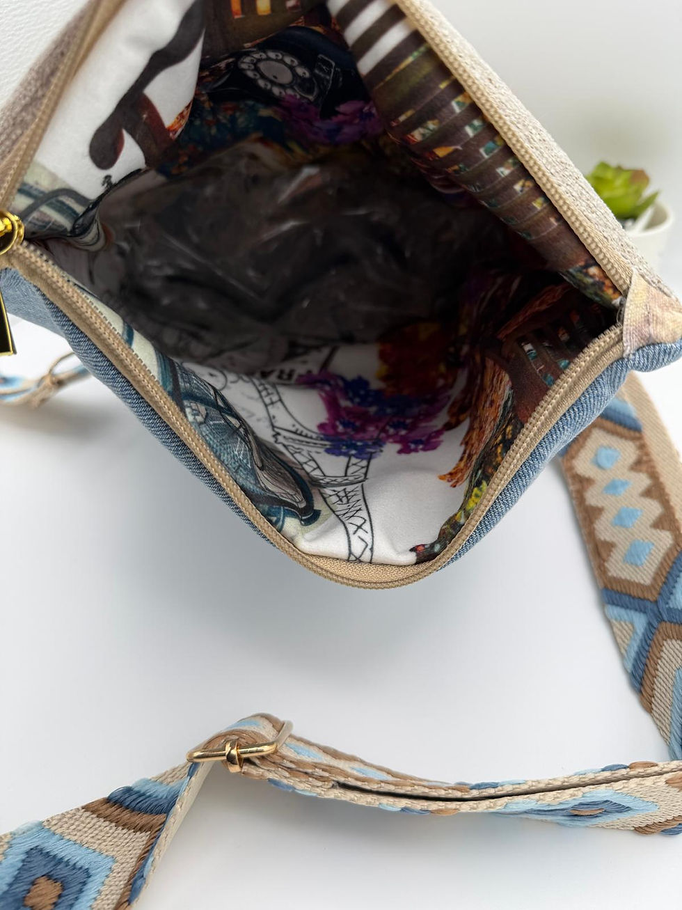 Thumbnail: NEFERTITI MESSENGER BAG