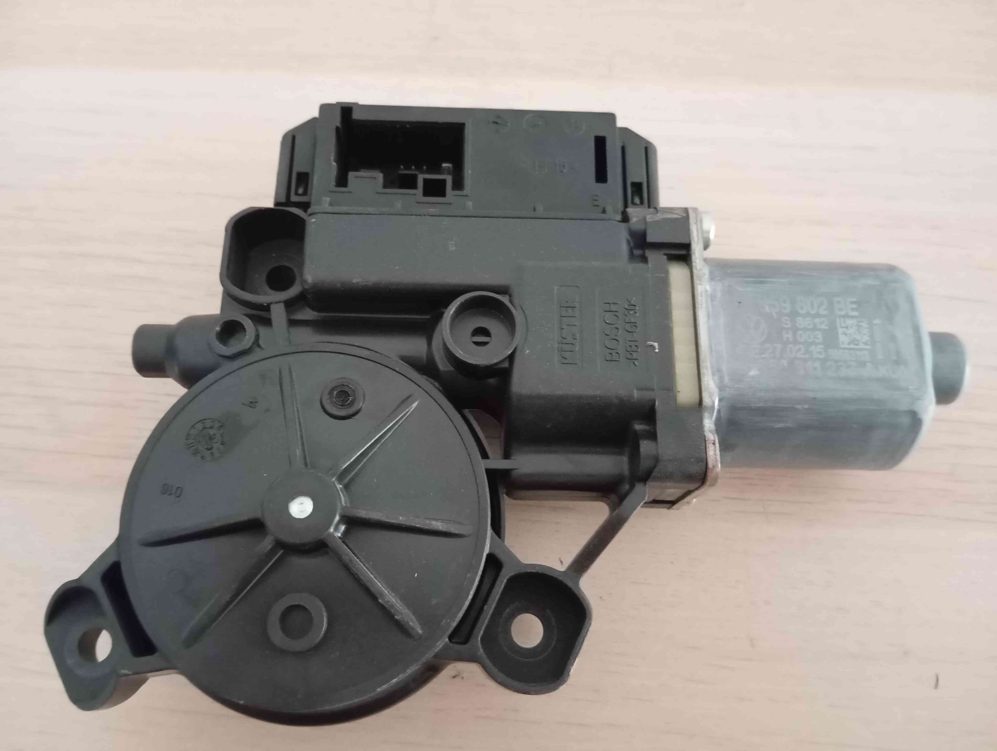 VW POLO V (6R1, 6C1) [03.2009 - 06.2022] Motor Vidro Frente Direito  2013