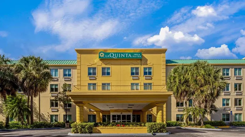 La-Quinta-Inn-Miami-Cutler-Ridge-Exterior.webp