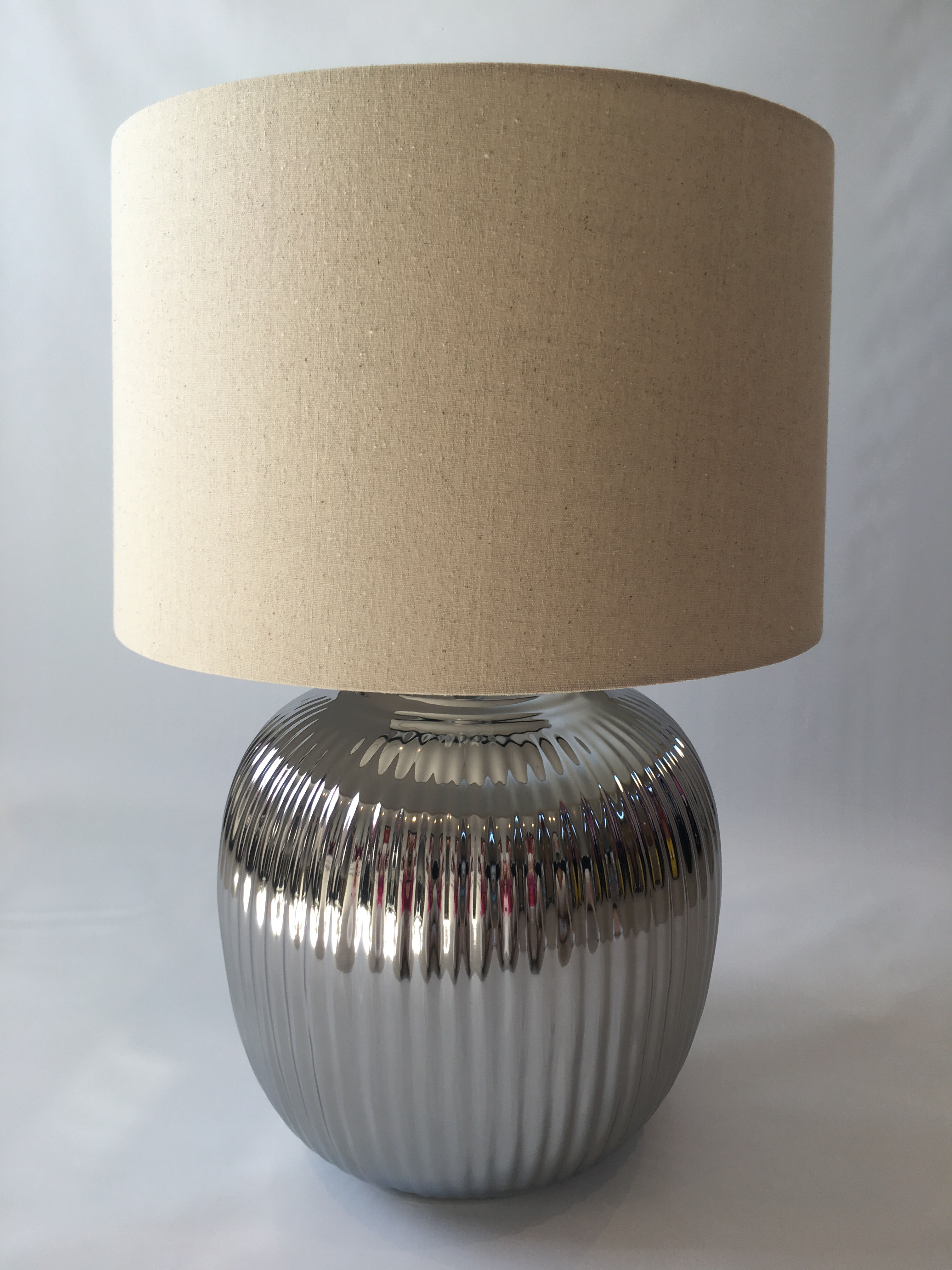 "Plump" Ceramic Lamp - Natural Round Linen Shade