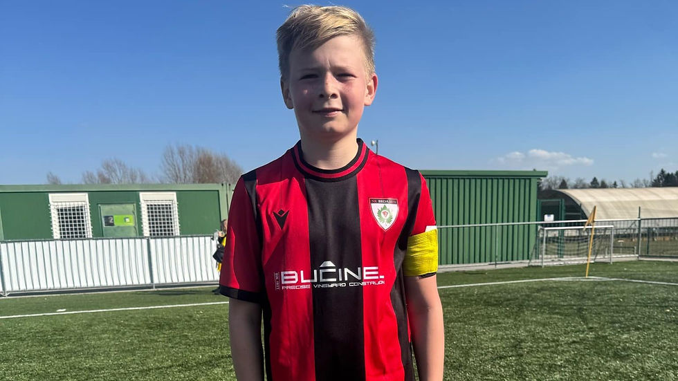 Gal na nogometnem treningu.