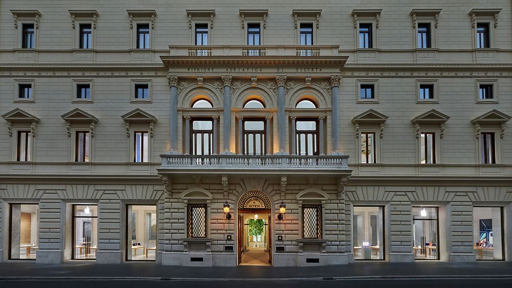 Esterno Apple Store via del Corso a Roma