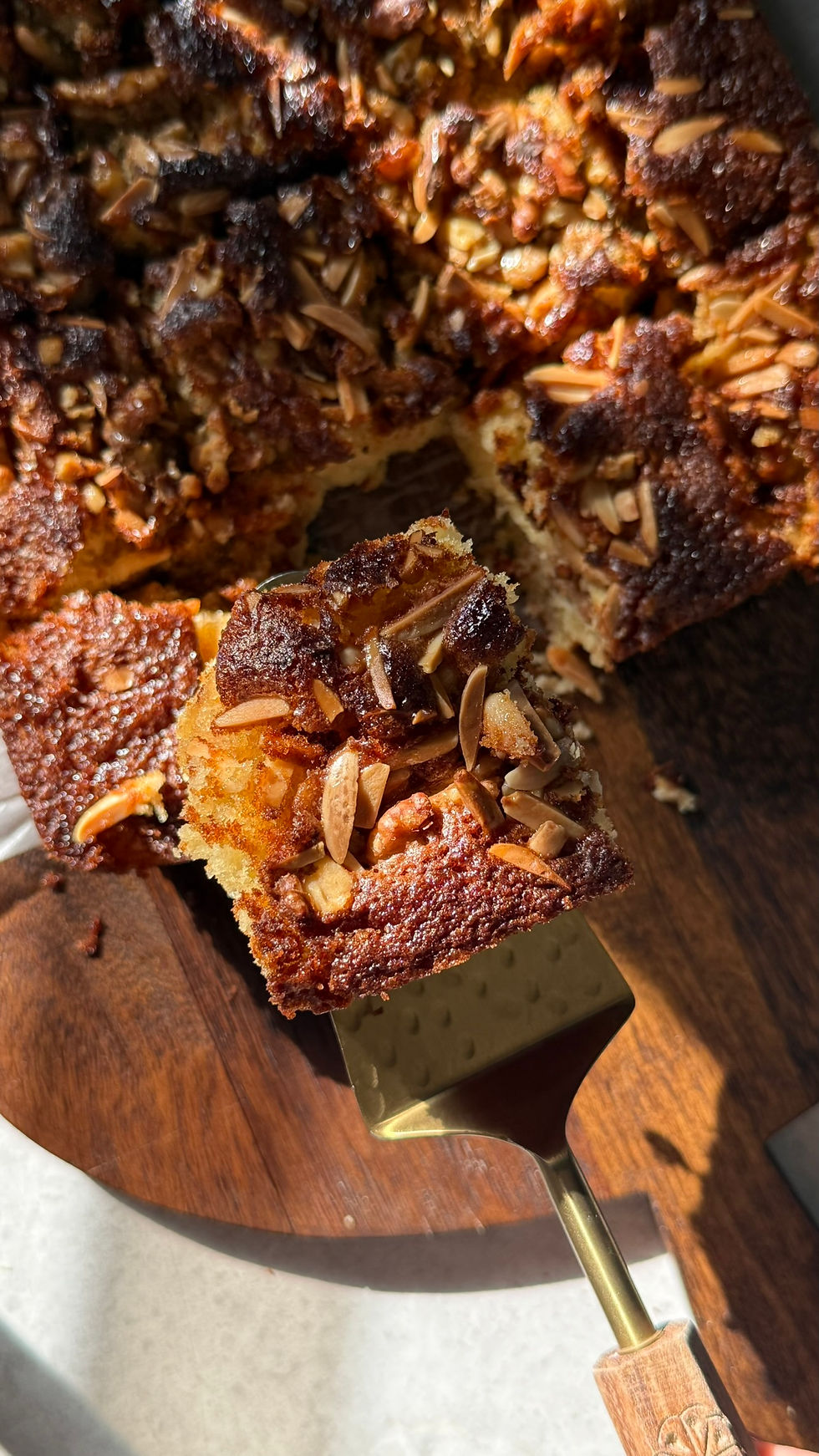 טרבד עם פרוסת עוגת מייפל תפוזים פרווה