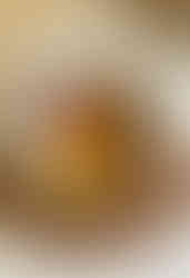 קערה עם יוגורט פירות וגרנולה