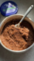 תערובת כדורי שוקולד על יד מסקרפונה