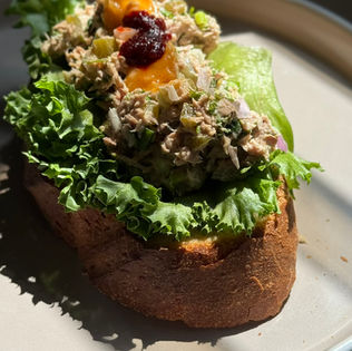 לחם ביתי עם סלט טונה