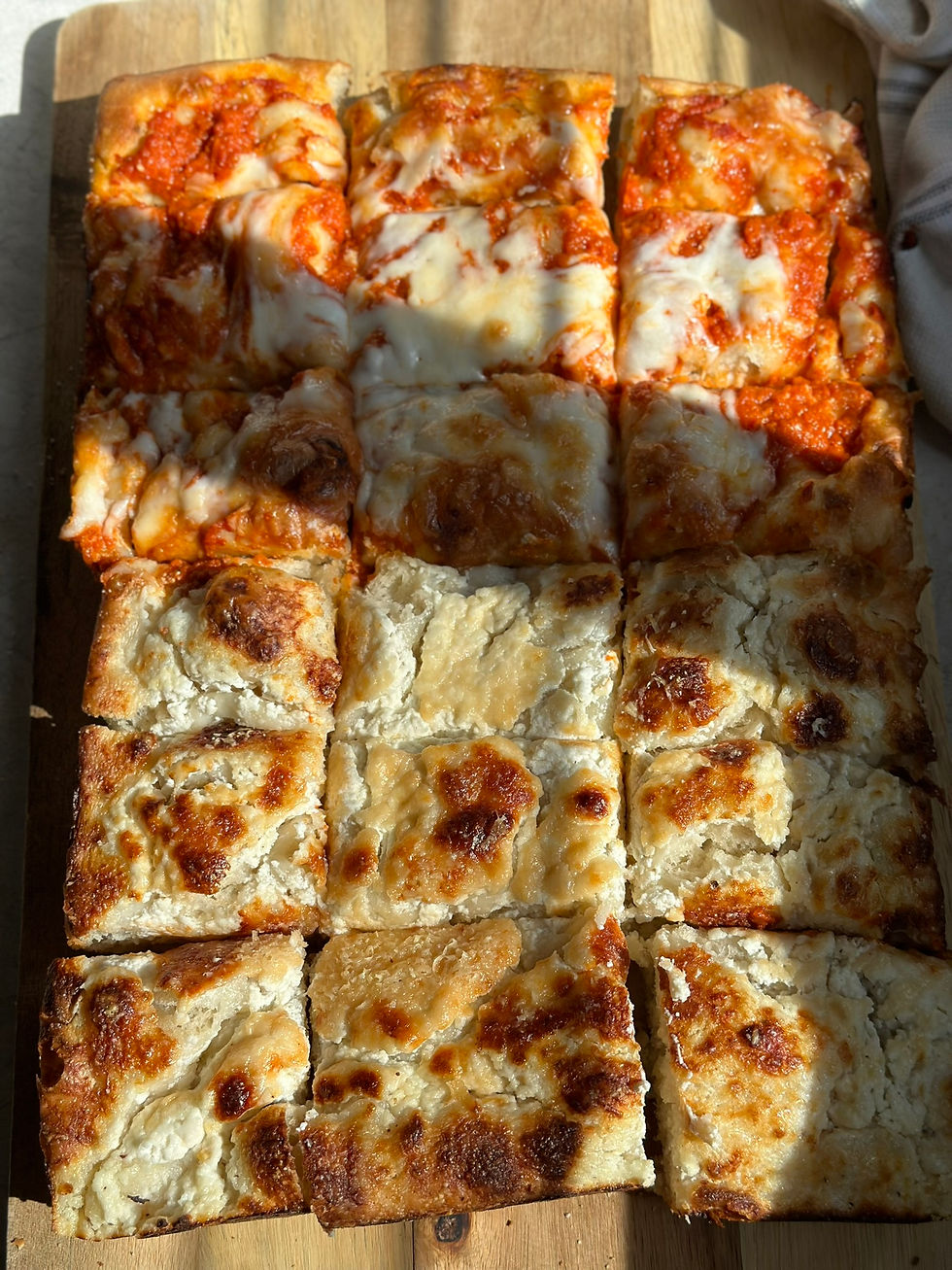 פיצה פוקאצ'ה ללא לישה פרוסה לריבועים