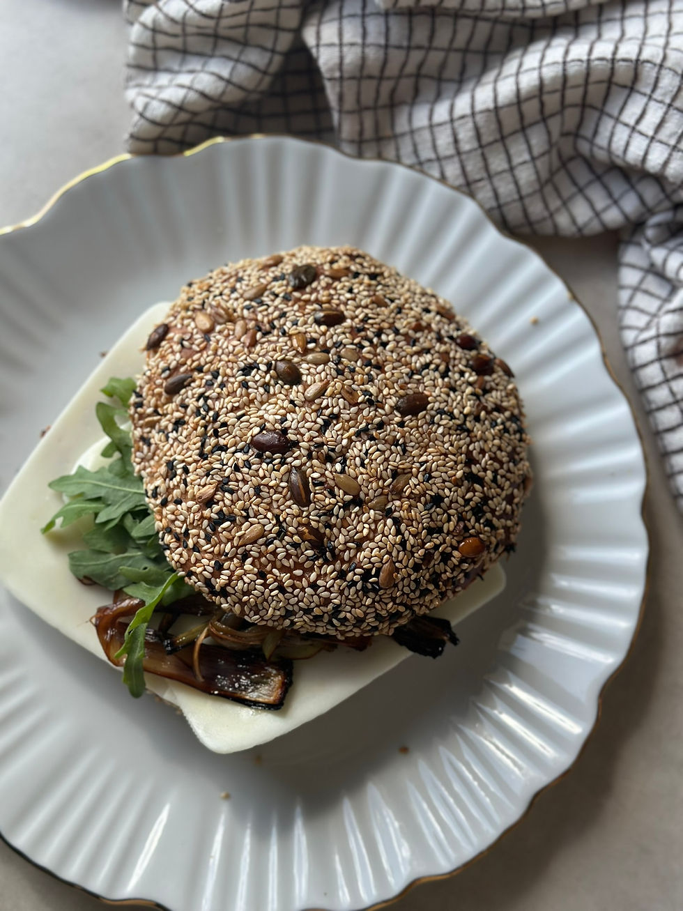 סנדוויץ' עם ממרח פלפלים קלויים