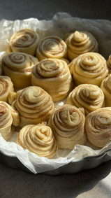 קינמושים קרם מסקרפונה לפני אפייה