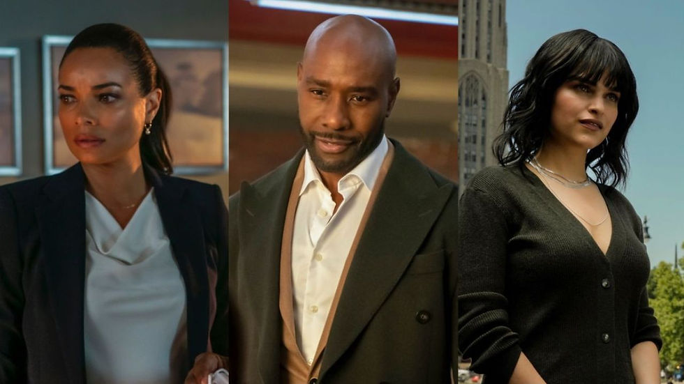 Watson de Morris Chestnut de pie con confianza junto a sus dos colegas, uno con traje y el otro con ropa casual, mostrando el enfoque del trío en resolver misterios médicos.