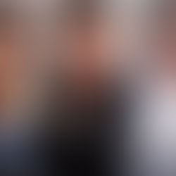 Nuevos rostros junto a Scott Grimes como Archie Morris en ‘The Pitt’, conectando el puente entre los dramas médicos antiguos y los modernos.