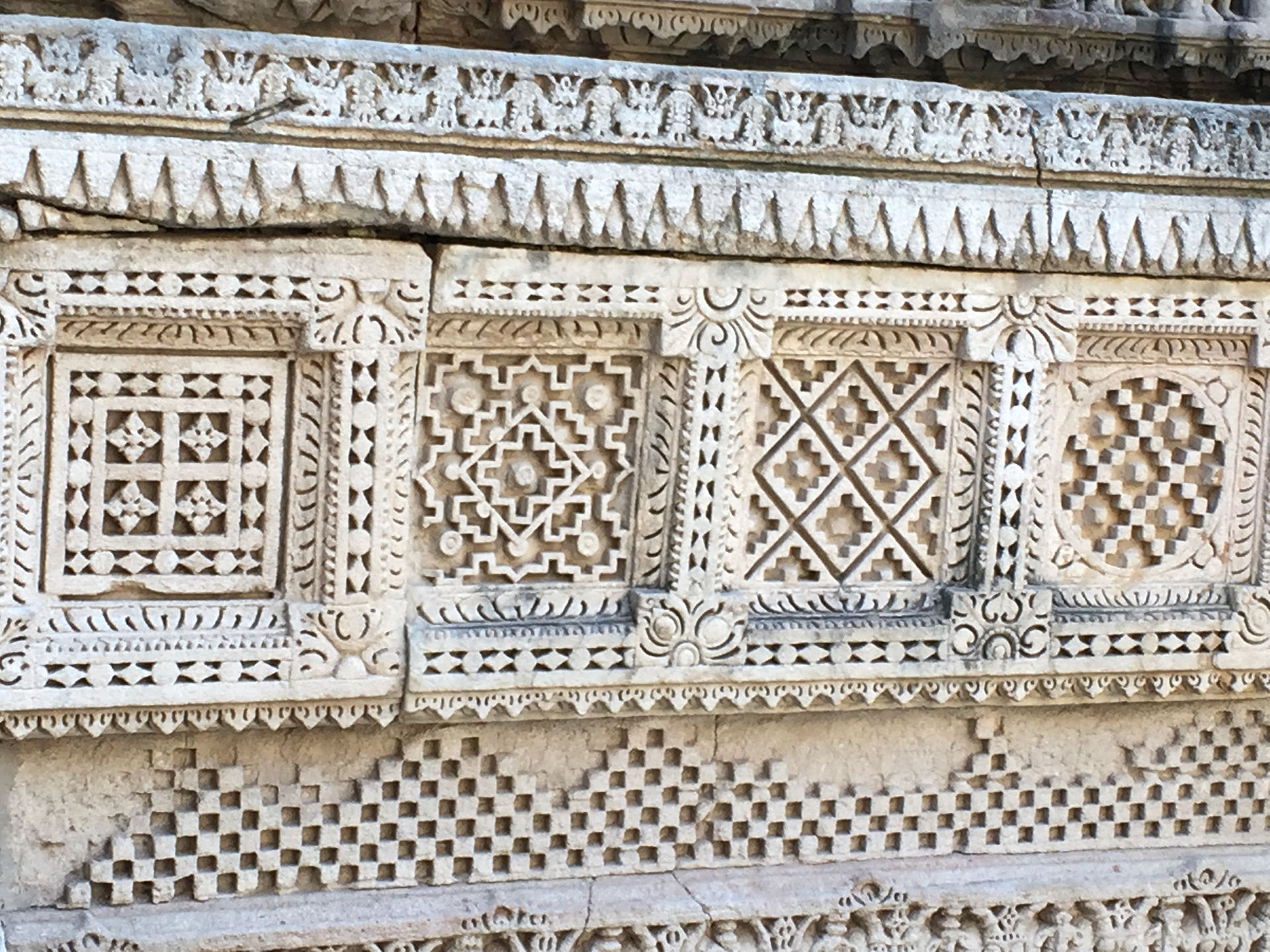 Double ikat motifs, Rani