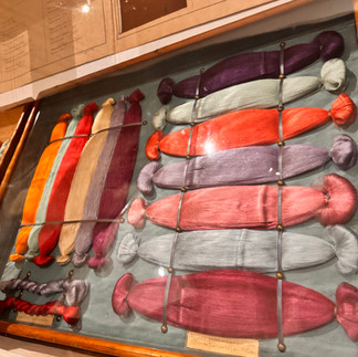 Silk strands, and dyeing