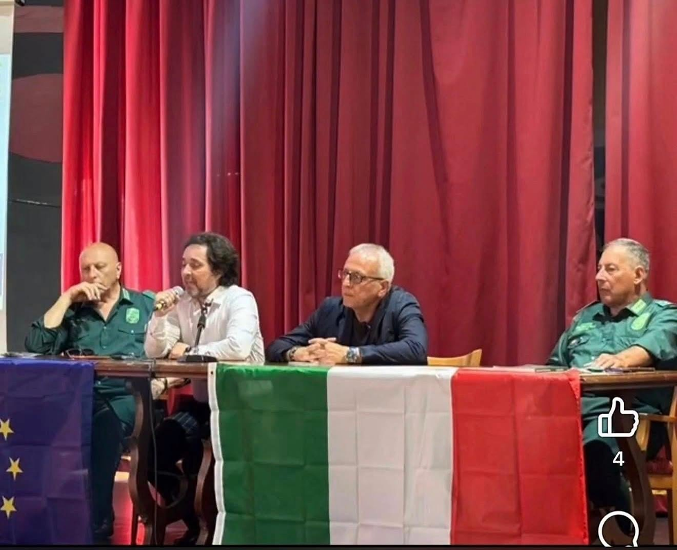 Conferenza a Sarno sulla scoperta di una discarica abusiva