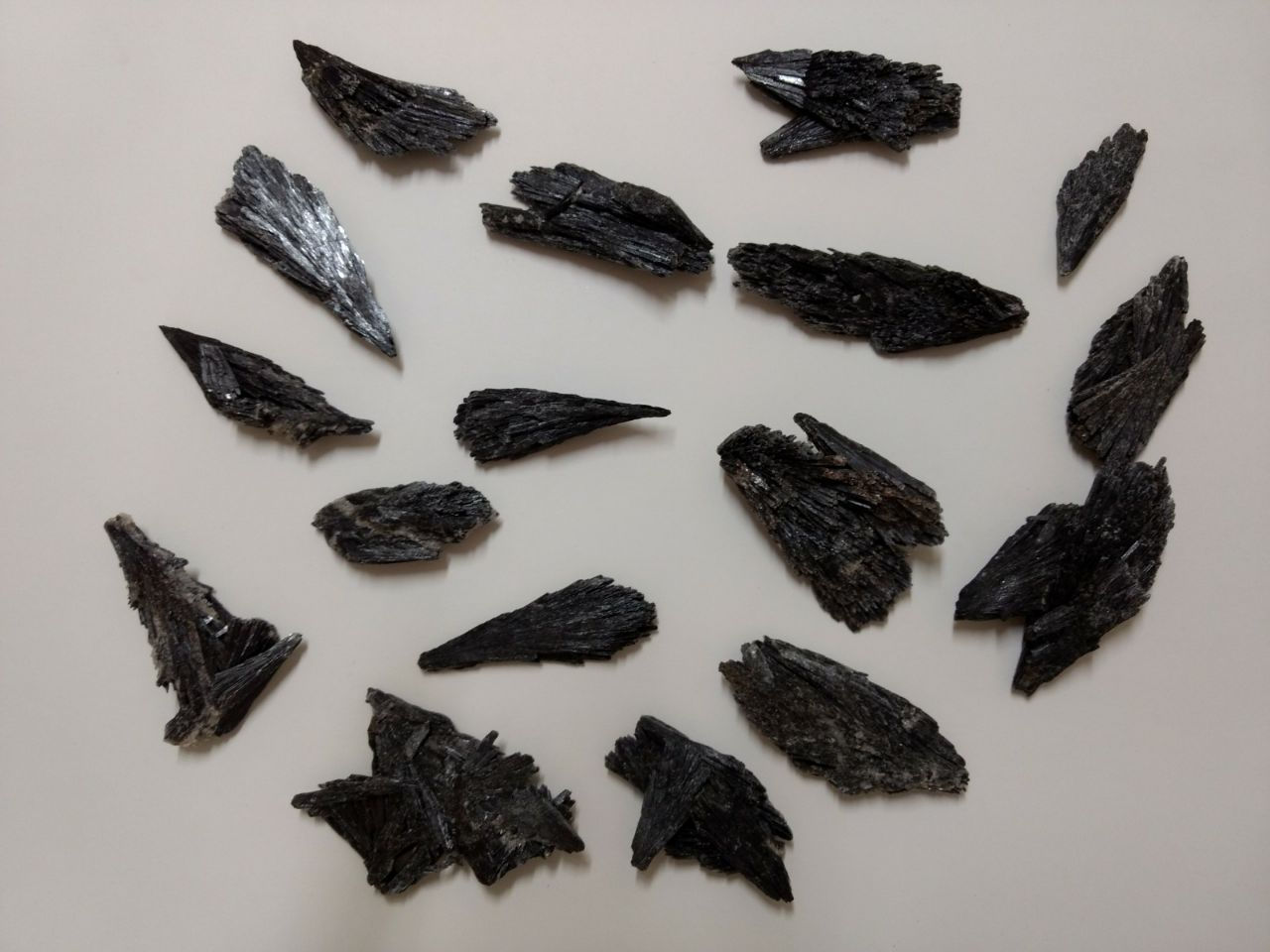 Pedra Cianita Preta (Vassoura de Bruxa)