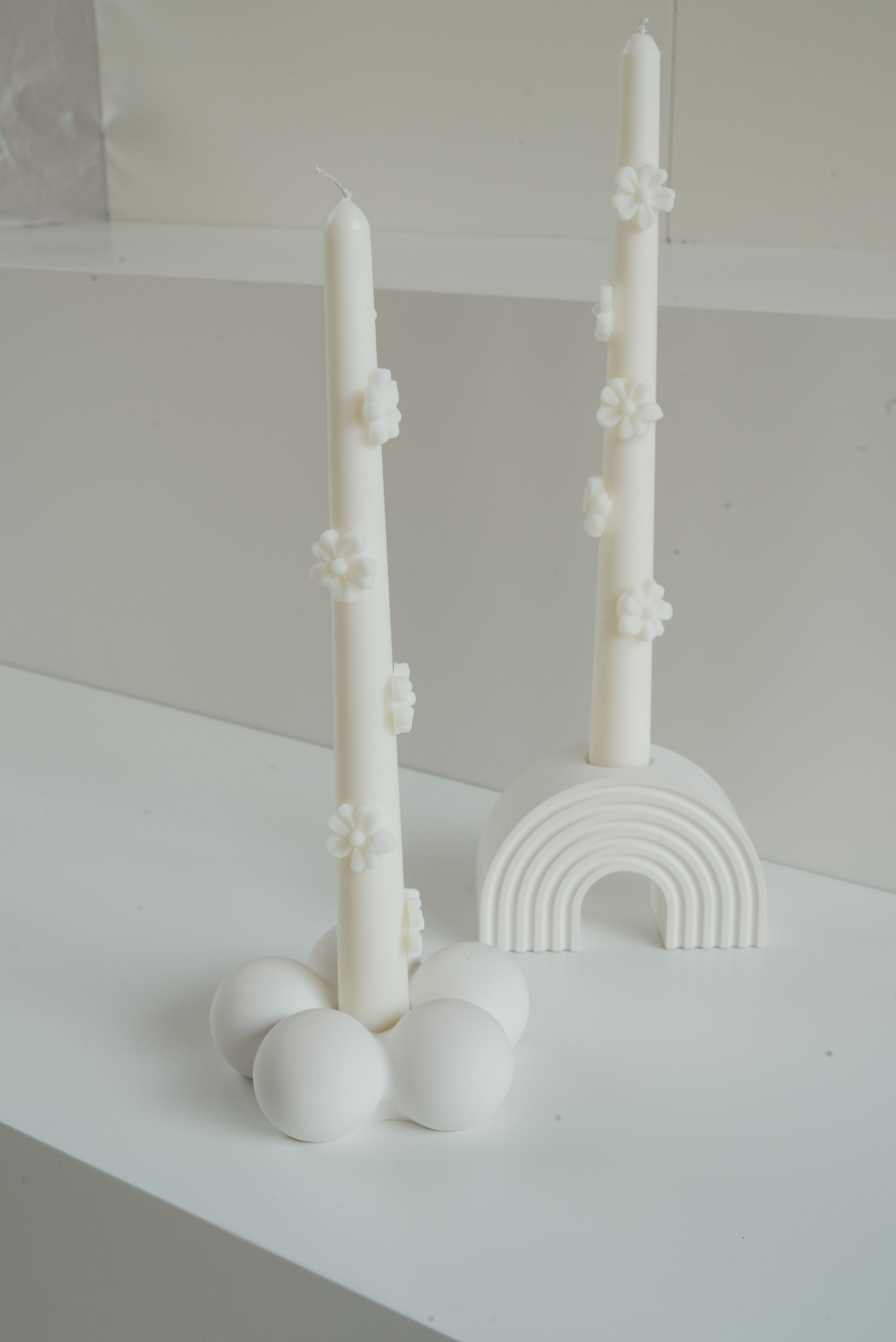 DECORATIVE TAPER CANDLE (White Flower)