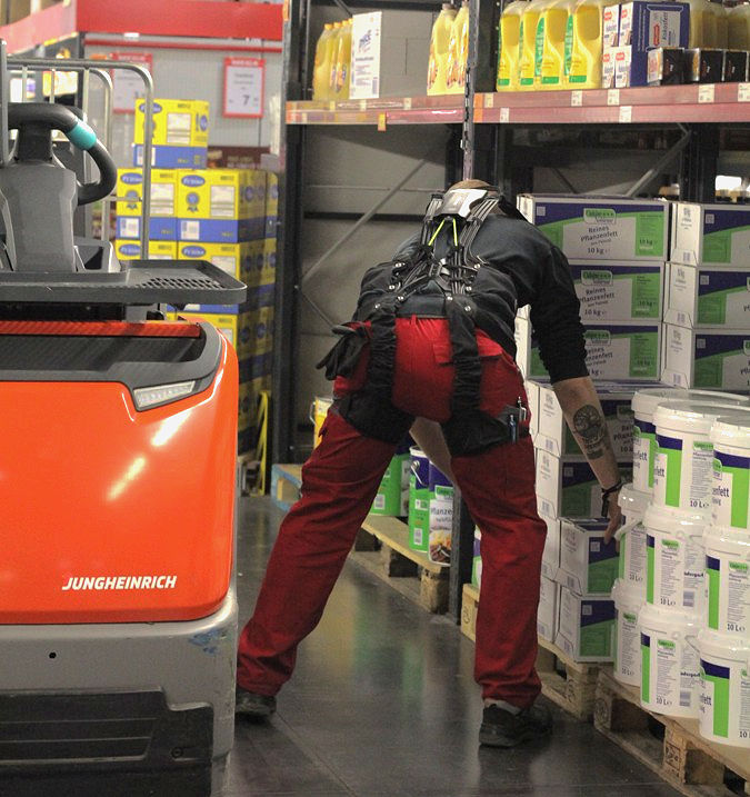 Exoskeletons in Logistics: Why They Become an Indispensable Tool in 2026