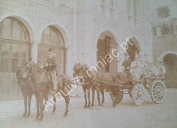 Fig. 2 - Carro alegórico,, Carnaval, Lisboa.jpg