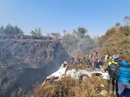 Recuperan 68 cadáveres en accidente aéreo con 72 pasajeros a bordo en Nepal