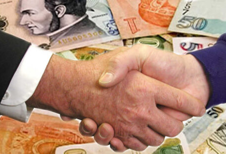 Burócratas dan ultimátum a gobierno hondureño para negociar nuevo salario mínimo