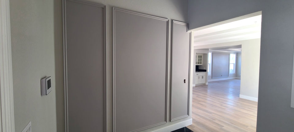 Gray walls with small decorative trim in a square pattern.