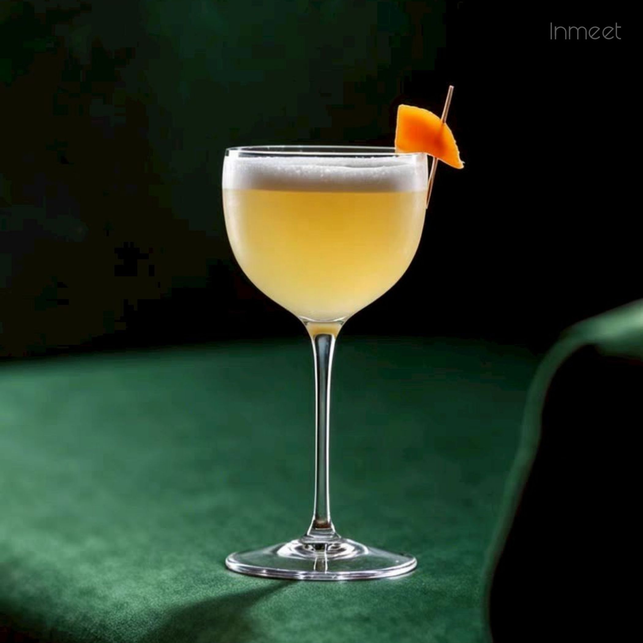 INMEET COCKTAIL GLASS แก้วทรงโค้ง มีฐาน (32003)