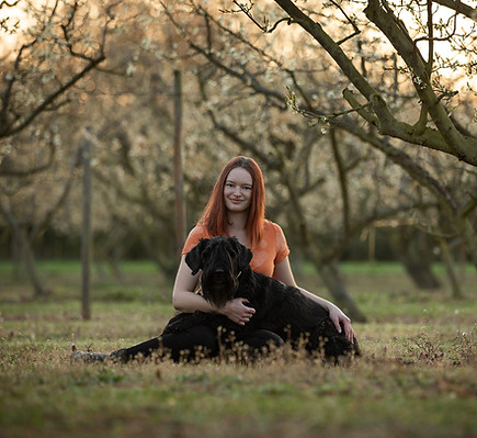 Tierfotograf, Lieblingshund, Tierfotografie, Hundefotograf, Hundefotografie, Riesenschnauzer, Hundefoto, Kuschelfoto mit Hund, Hundeshooting, Schnauzer