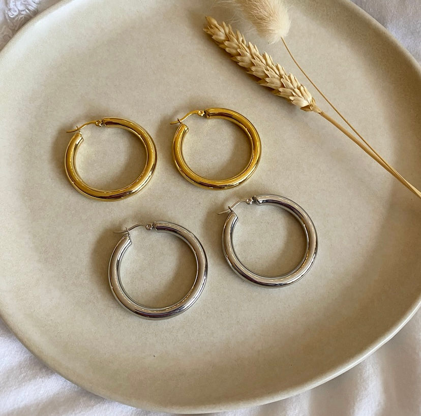 Thumbnail: Statement hoop oorbellen - Productfoto - Zilver en goud