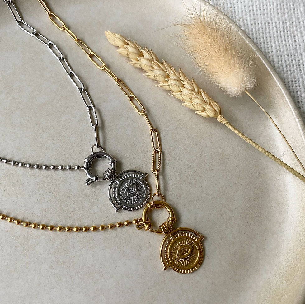 Thumbnail: Munt met oog ketting - Productfoto - Goud en zilver