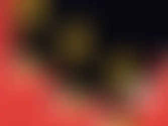 Três troféus dourados sobre fundo preto e vermelho, em composição gráfica abstrata e contrastante.