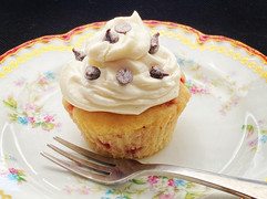 Strawberry Cupcake w/Honey Whipped Cream Cheese Icing
