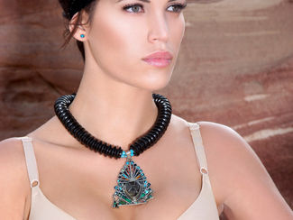 MEME BÜYÜTMEDE PROTEZ SEÇİMİ NASIL YAPILIR?