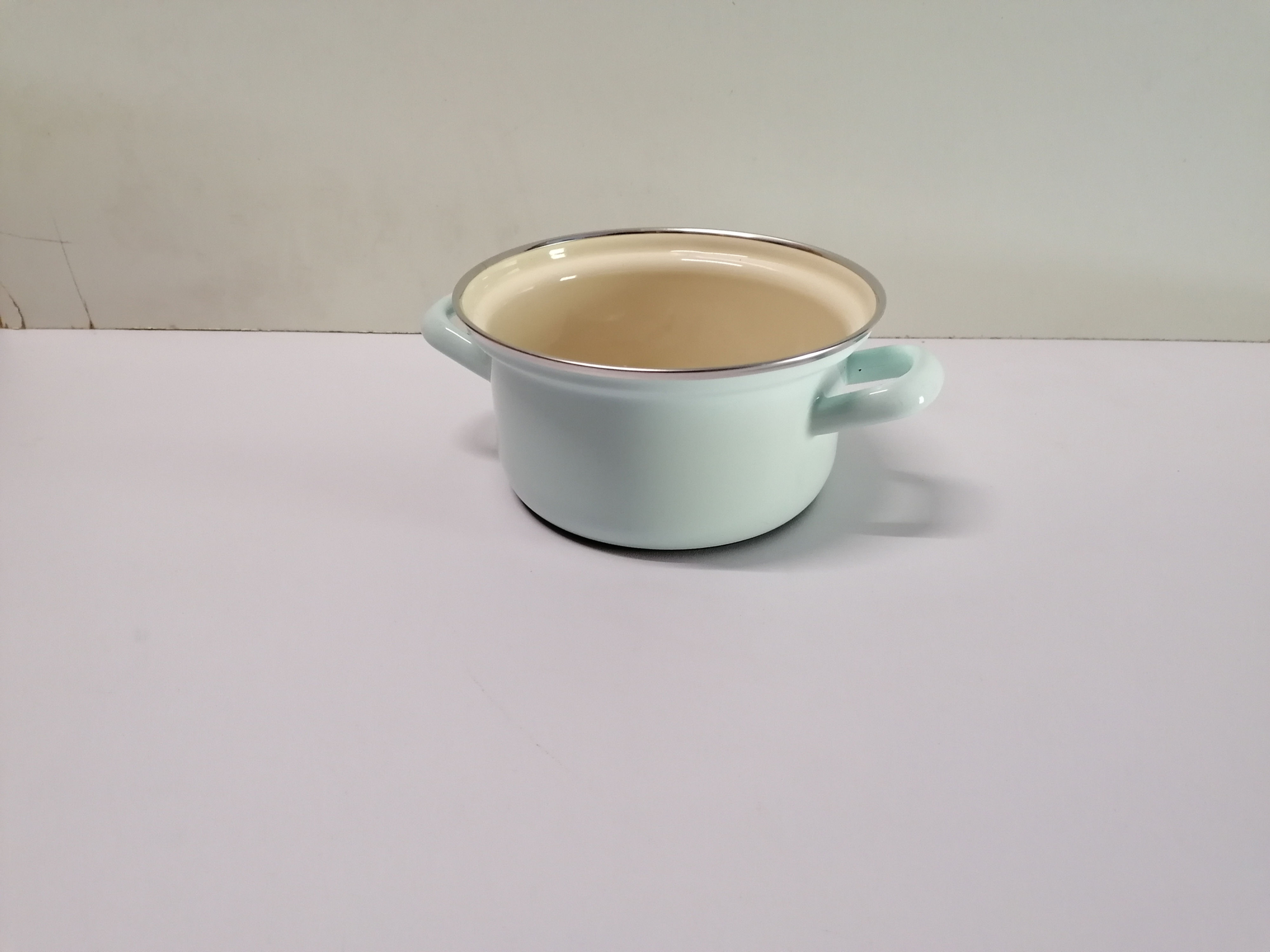 Kasserolle aus Emaille