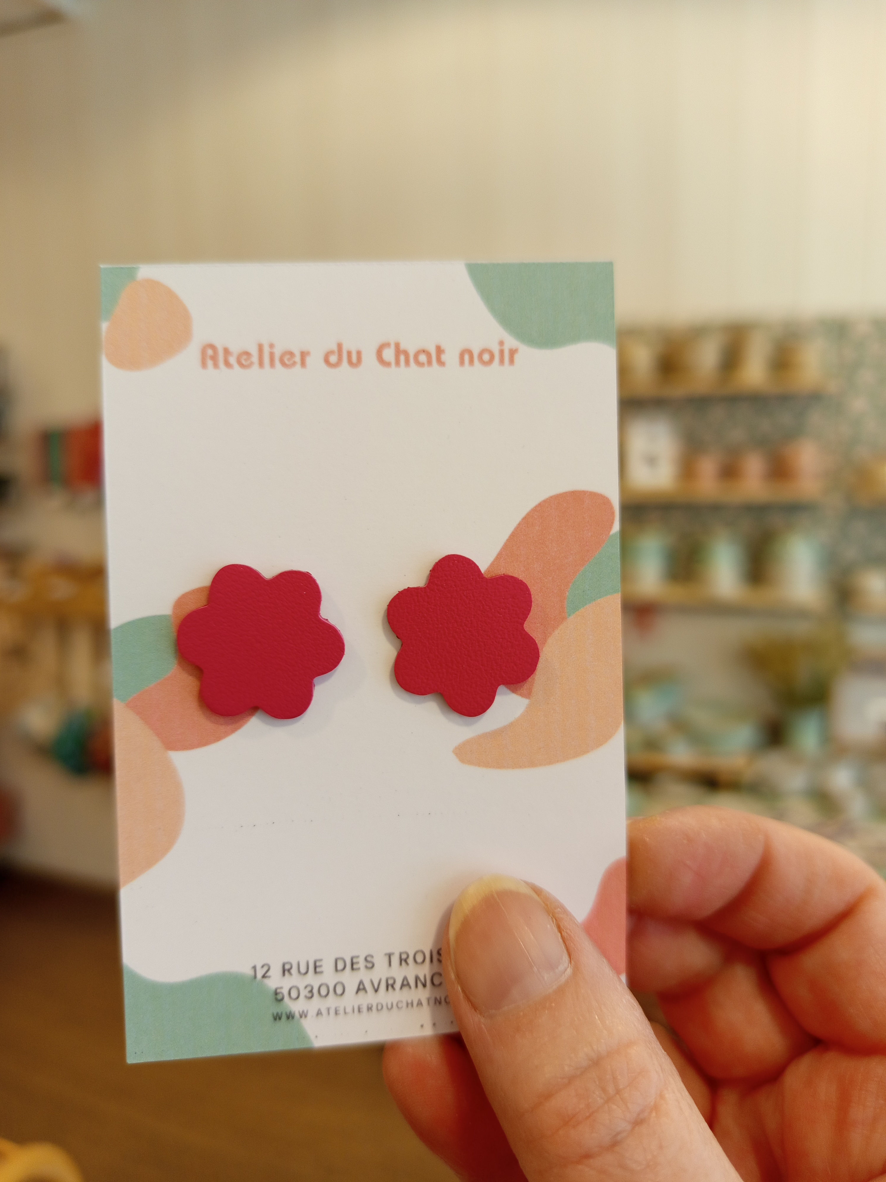 Puces d'oreilles fleurs framboise