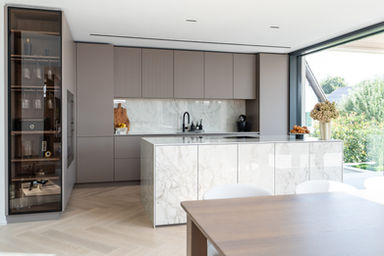 Küche mit Keramik-Insel