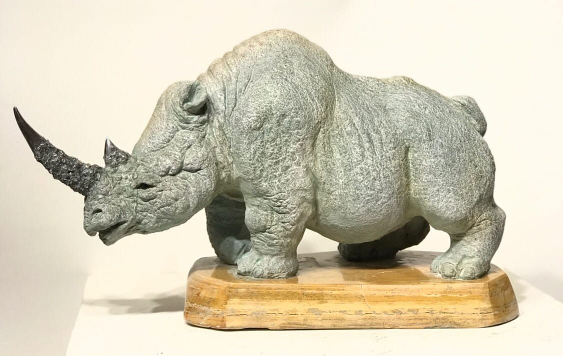 Носорог на подставке