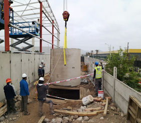 Constrcción de Galpón de Oficinas y Bodgas LEIS. Hormigón prefabricado, Estructuras Metálicas y Pavimentación