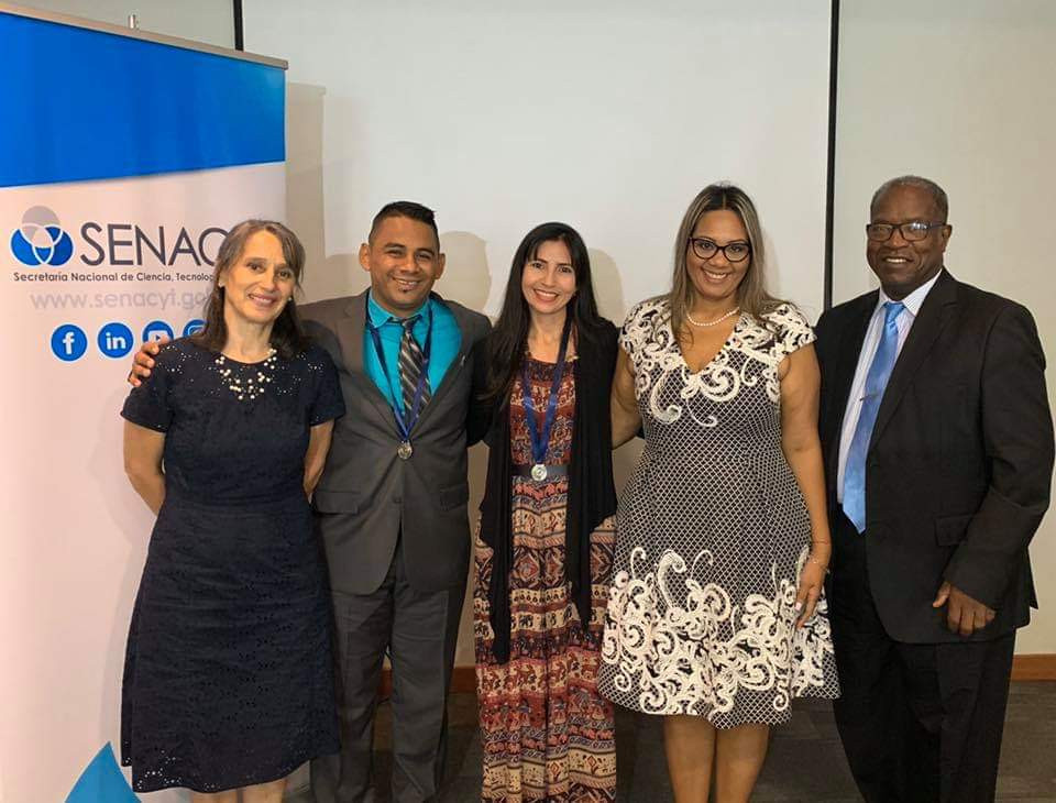 Dra. María Heller, Jeico Gallardo, Viena Prieto, Dra. Milena Gómez Cedeño y Prof. Ricardo Alonso Vaz, Secretario General del MEDUCA