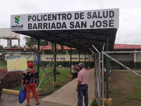 Sanitizan policentro de salud de la Barriada San José en David.