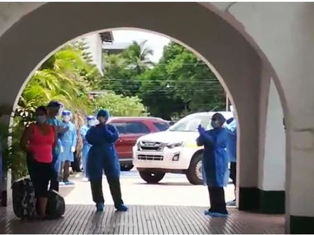 Primera paciente de COVID19 en Chiriquí sale del hotel hospital recuperada