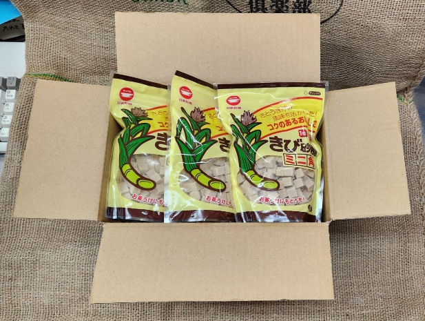 サムネイル： 送料無料 きび砂糖ミニ角　220g入×９袋　珈琲豆プレゼント券付き